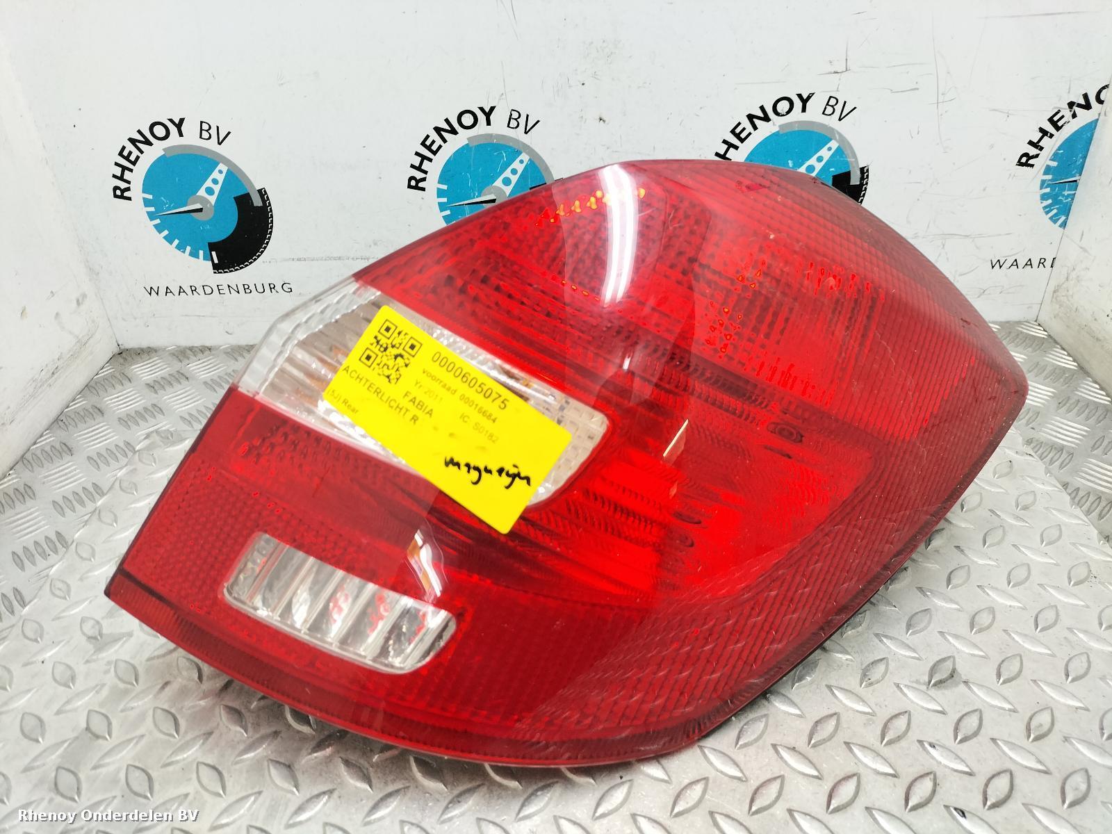 Bekijk Auto-onderdeel ACHTERLICHT R SKODA FABIA 2011