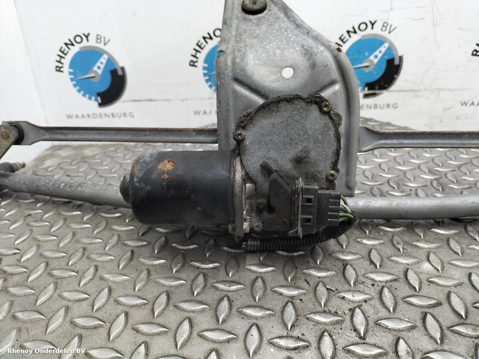 2002 FORD TRANSIT RUITENWISSERMOTOR VOOR View Auto part RUITENWISSERMOTOR VOOR FORD TRANSIT 2002