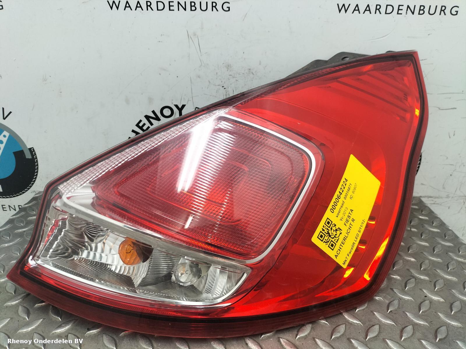 Bekijk Auto-onderdeel ACHTERLICHT R FORD FIESTA 2013
