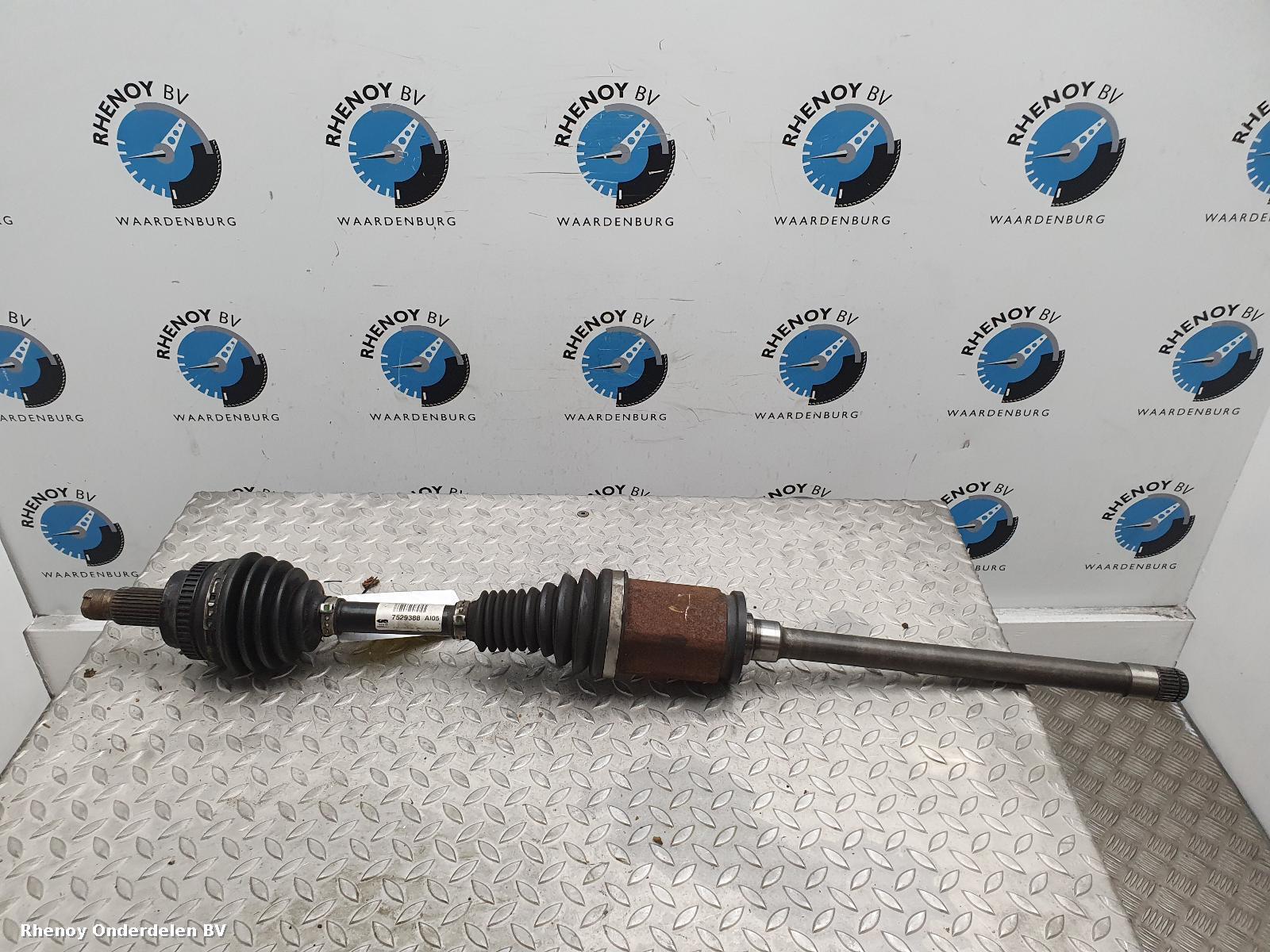 Bekijk Auto-onderdeel AANDRIJFAS R BMW 3 SERIES 2009