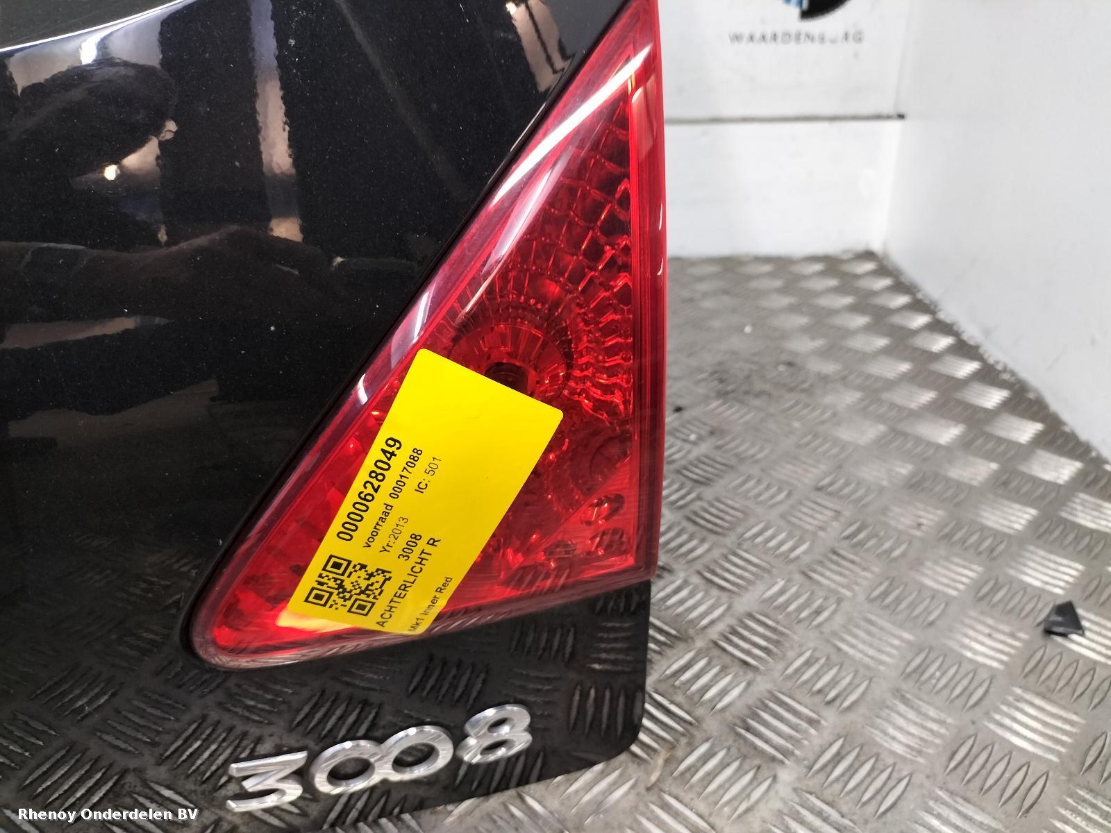 Bekijk Auto-onderdeel ACHTERLICHT R PEUGEOT 3008 2013
