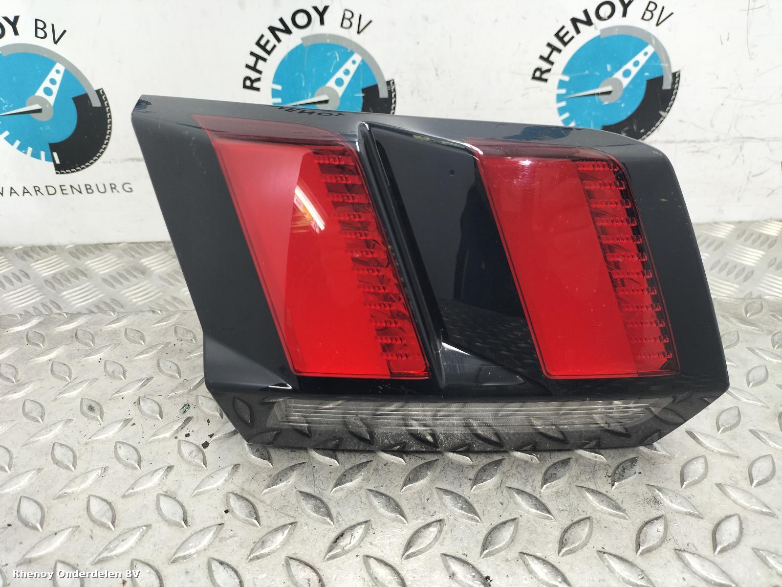 Bekijk Auto-onderdeel ACHTERLICHT L PEUGEOT 3008 2020