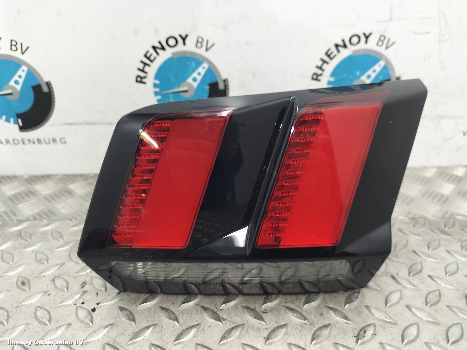 Bekijk Auto-onderdeel ACHTERLICHT R PEUGEOT 3008 2020