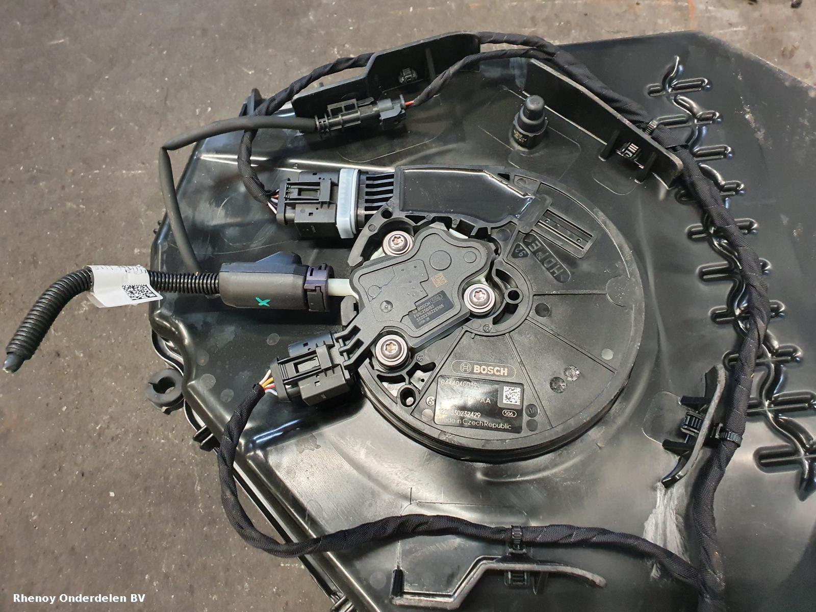View Auto part ADBLUE POMP LAND ROVER DISCOVERY 2021