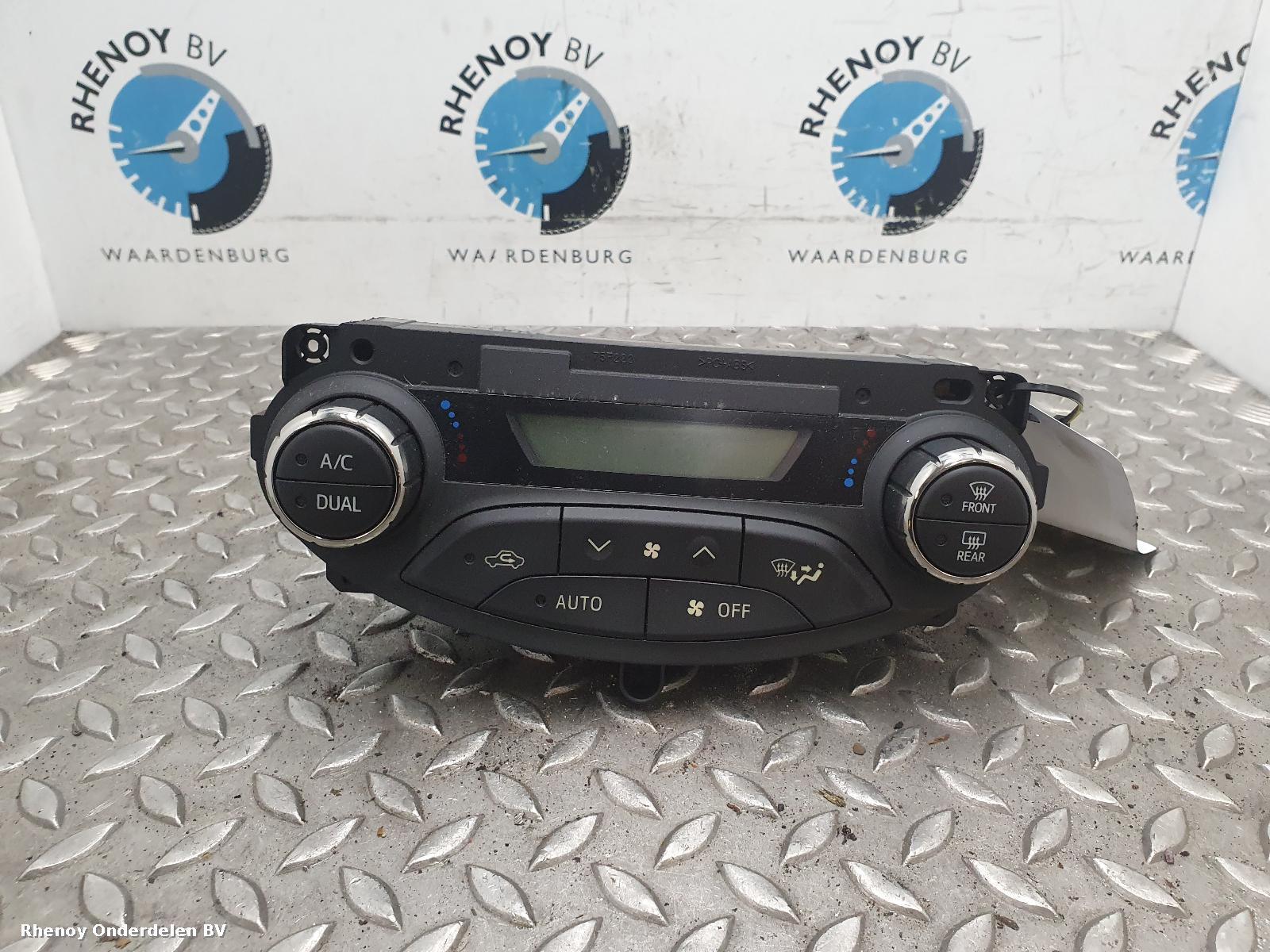 Bekijk Auto-onderdeel KACHEL BEDIENINGSPANEEL TOYOTA YARIS 2012