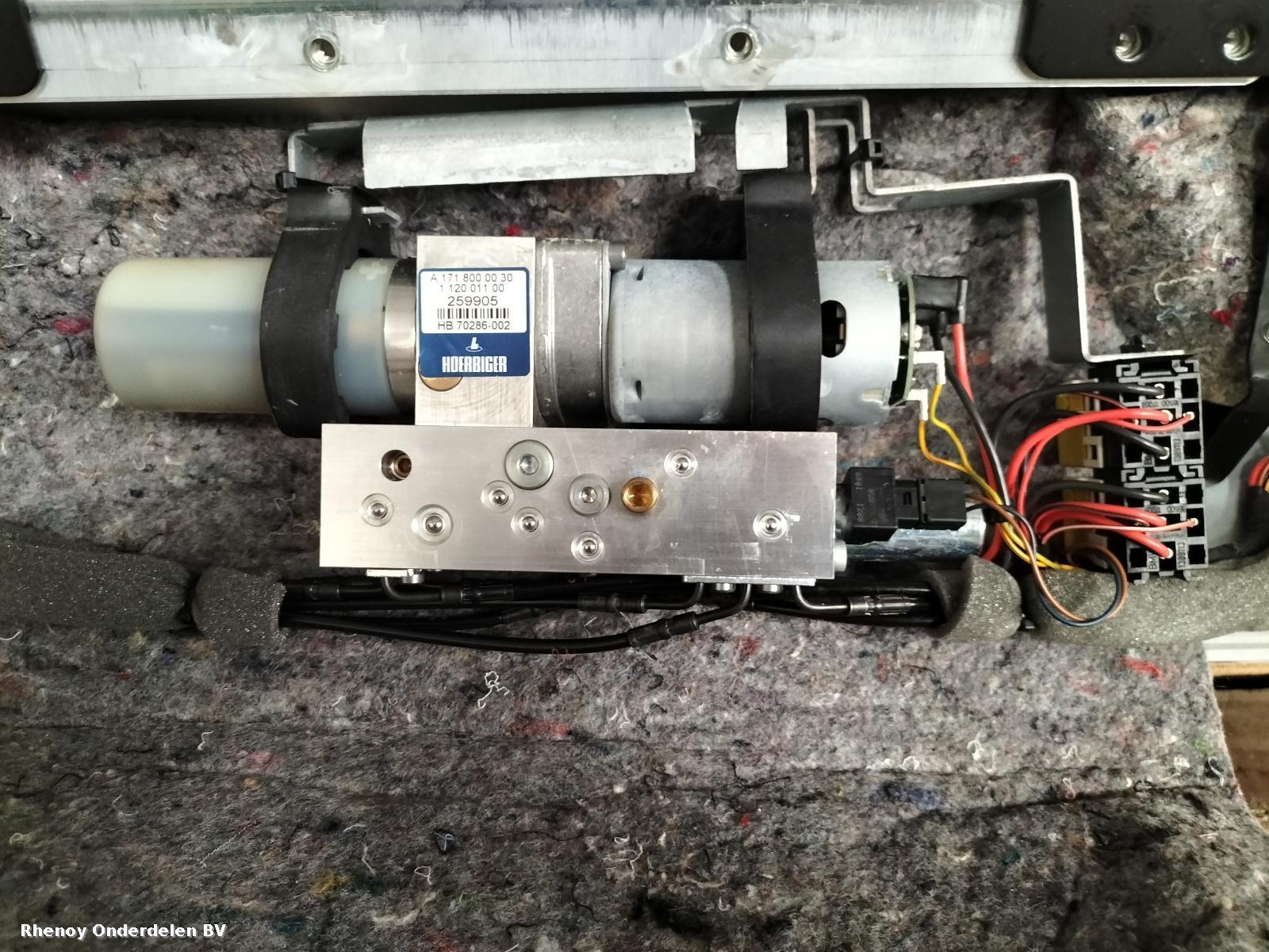 View Auto part Convertible lift motor MERCEDES SLK 2010