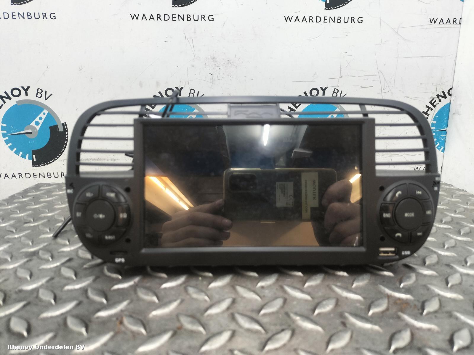 Bekijk Auto-onderdeel NAVIGATIE FIAT 500 2010