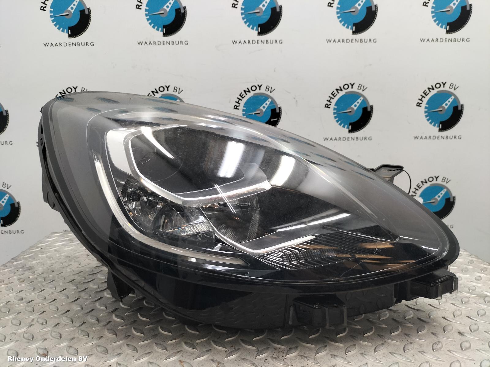 Bekijk Auto-onderdeel KOPLAMP R FORD PUMA 2022