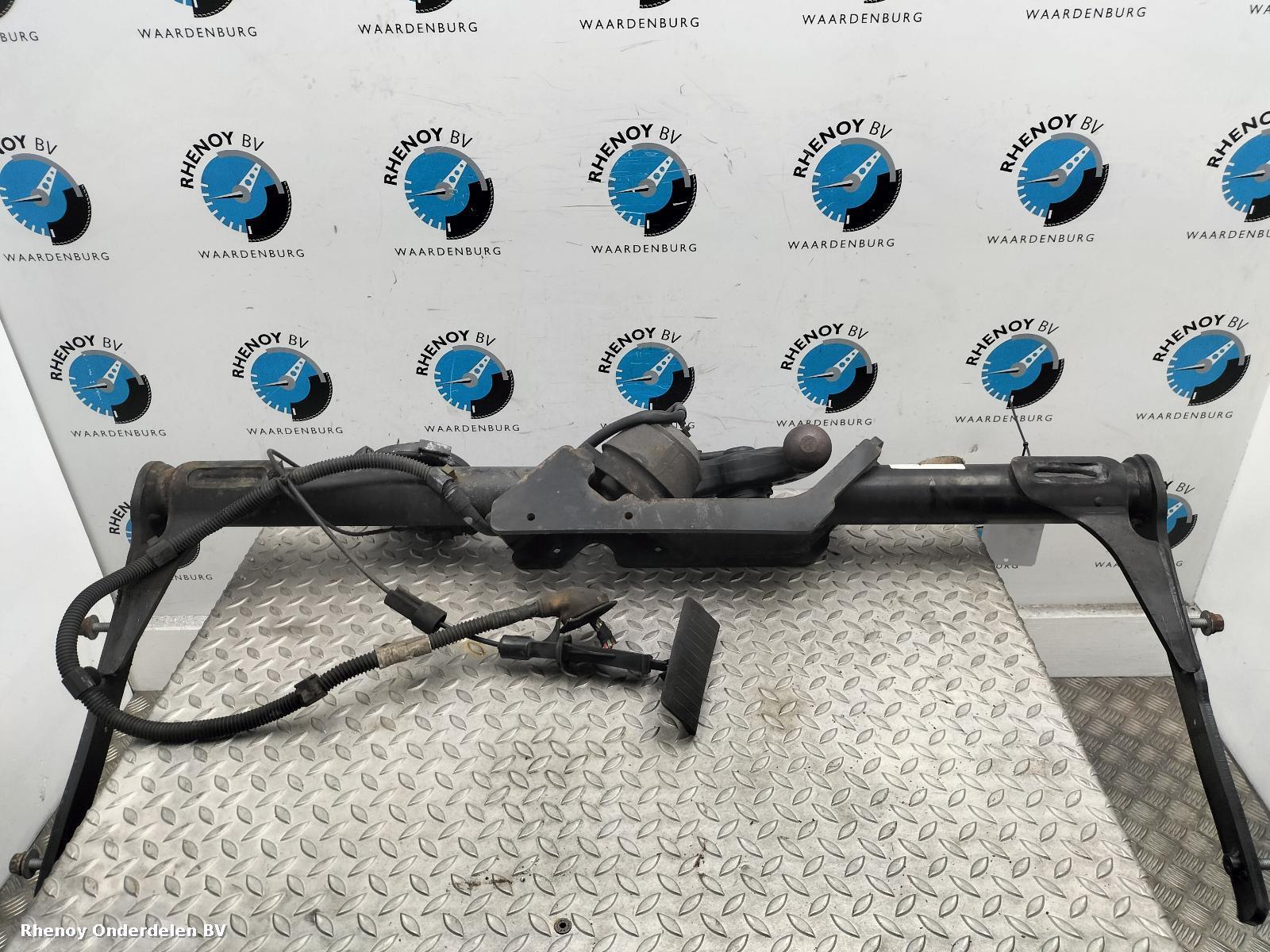 View Auto part Towbar VOLKSWAGEN GOLF 2017