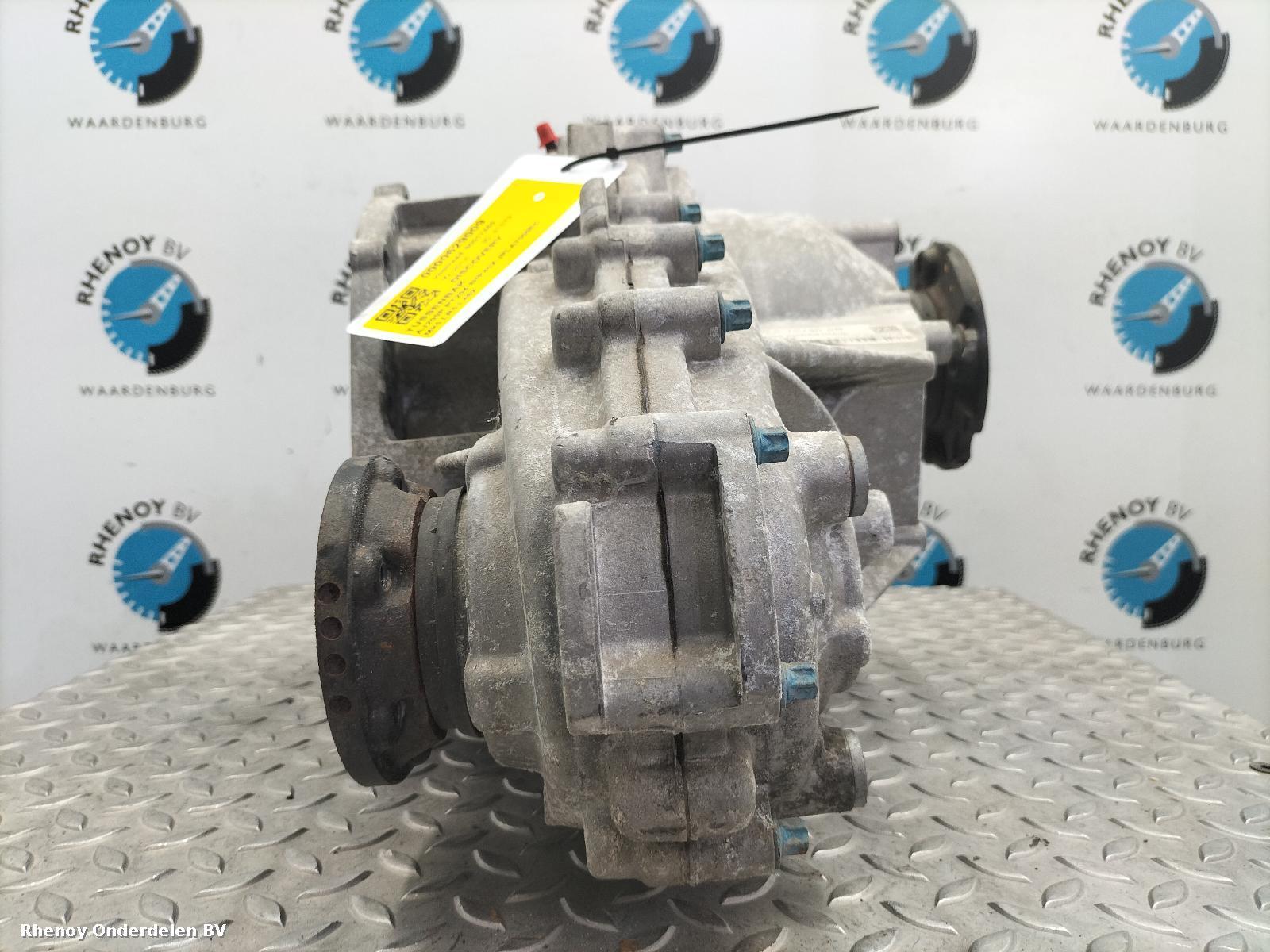 View Auto part TUSSENBAK LAND ROVER DISCOVERY 2018