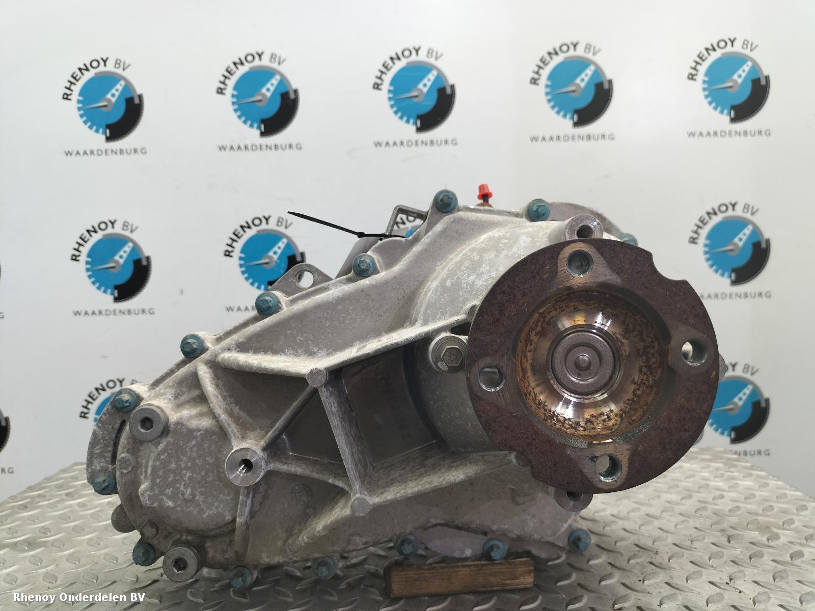 View Auto part TUSSENBAK LAND ROVER DISCOVERY 2018