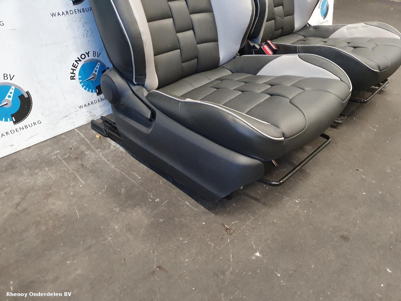 View Auto part INTERIEUR COMPLEET TOYOTA C-HR 2018