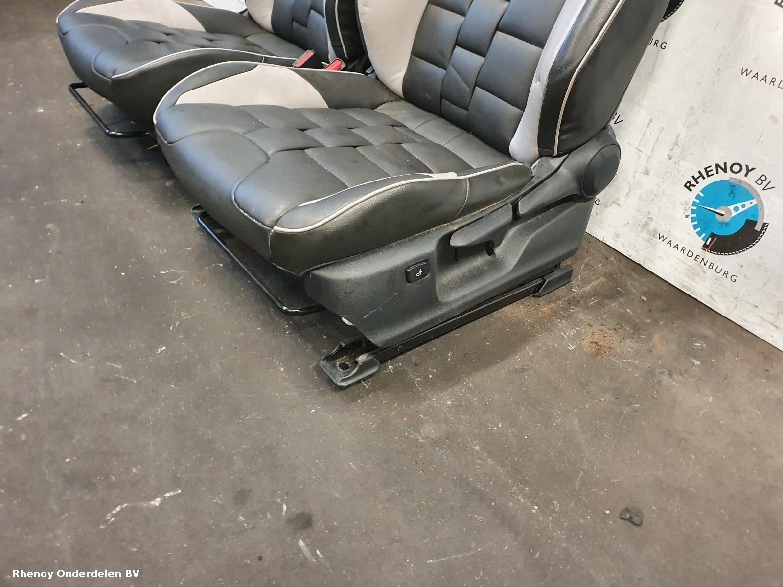 View Auto part INTERIEUR COMPLEET TOYOTA C-HR 2018