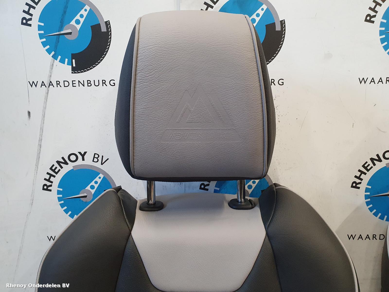 View Auto part INTERIEUR COMPLEET TOYOTA C-HR 2018