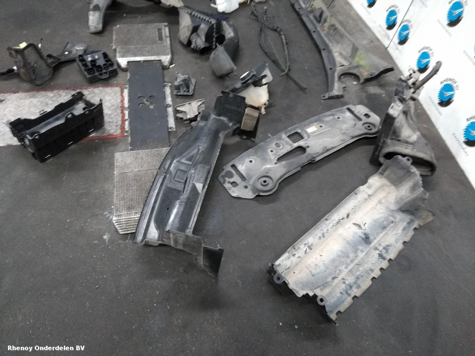 View Auto part VOORKOP COMPLEET JAGUAR XJ 2015