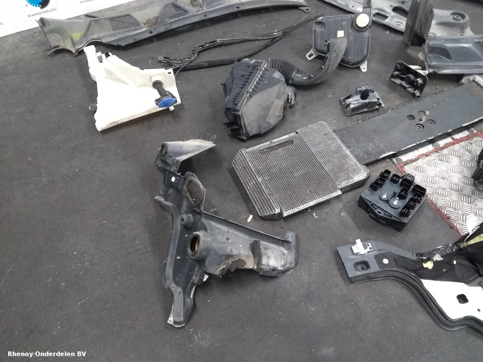 View Auto part VOORKOP COMPLEET JAGUAR XJ 2015