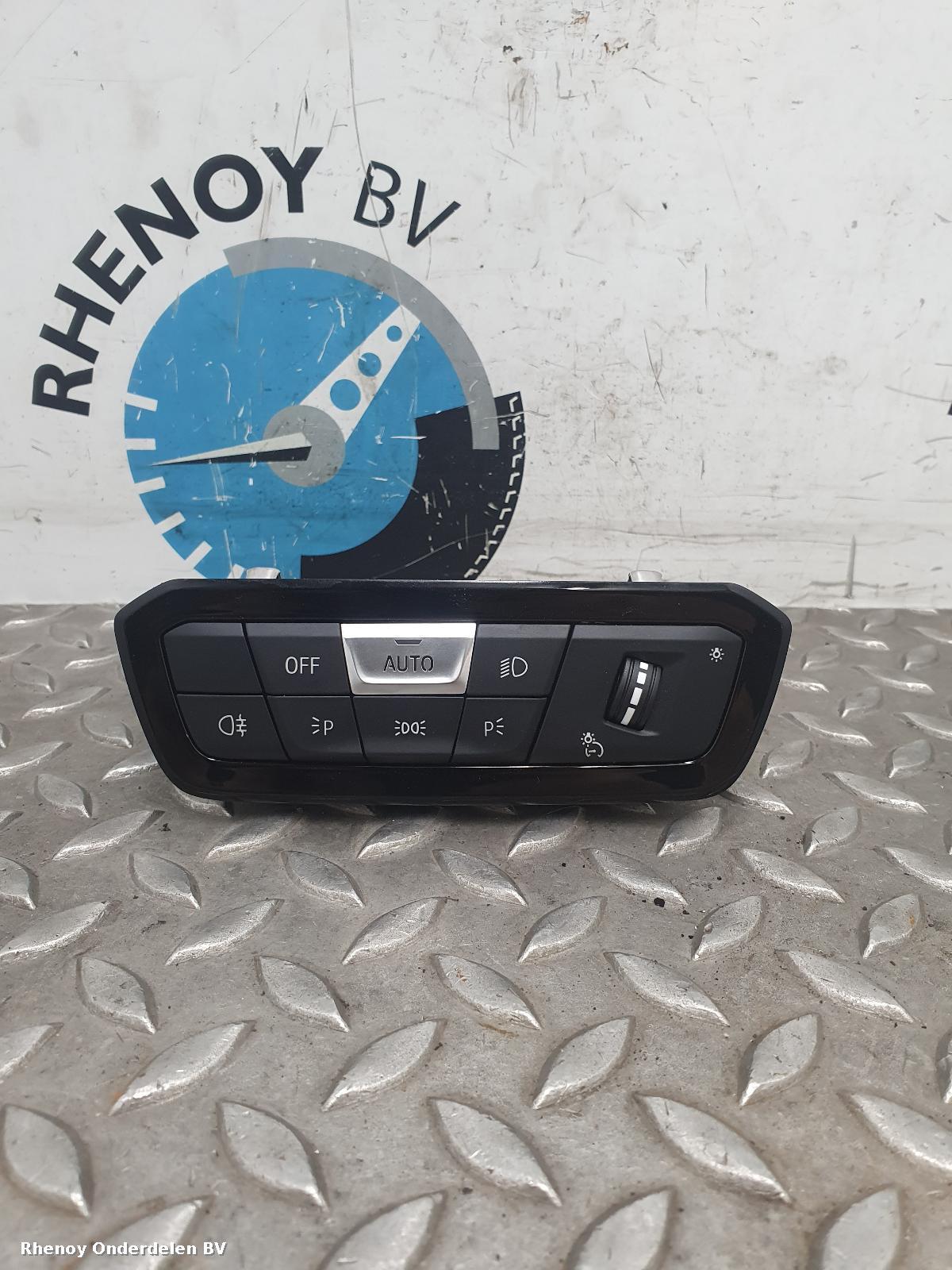 Bekijk Auto-onderdeel SCHAKELAAR VERLICHTING (LOS IN DASHBOARD) BMW 2 SERIES 2025