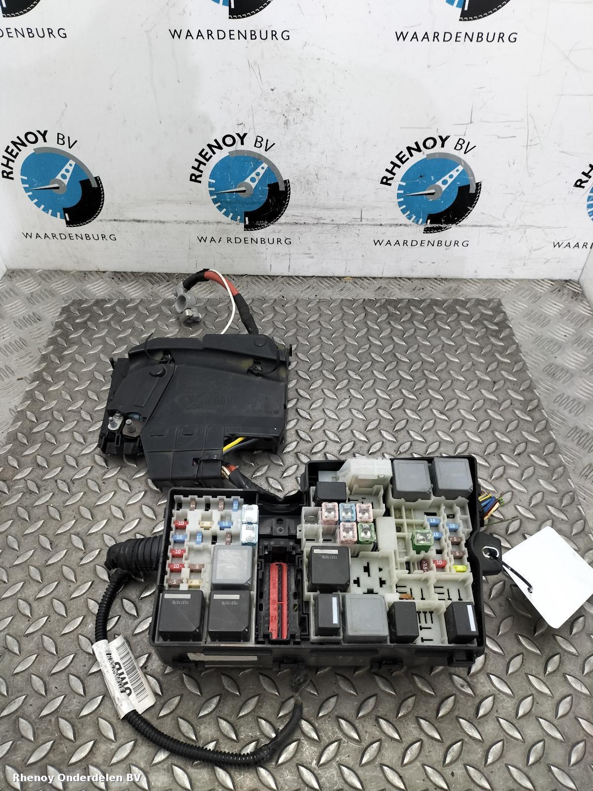 Bekijk Auto-onderdeel ZEKERINGKAST FORD TRANSIT CONNECT 2016