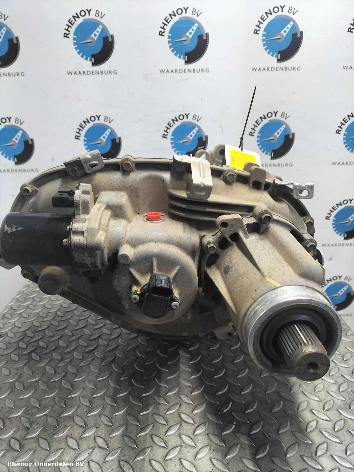 View Auto part TUSSENBAK NISSAN NAVARA 2018