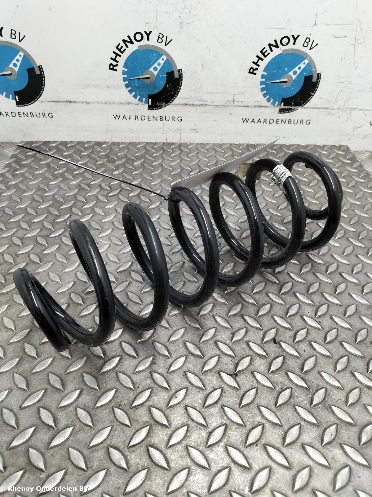 Bekijk Auto-onderdeel SCHROEFVEER ACHTER FORD KUGA 2024