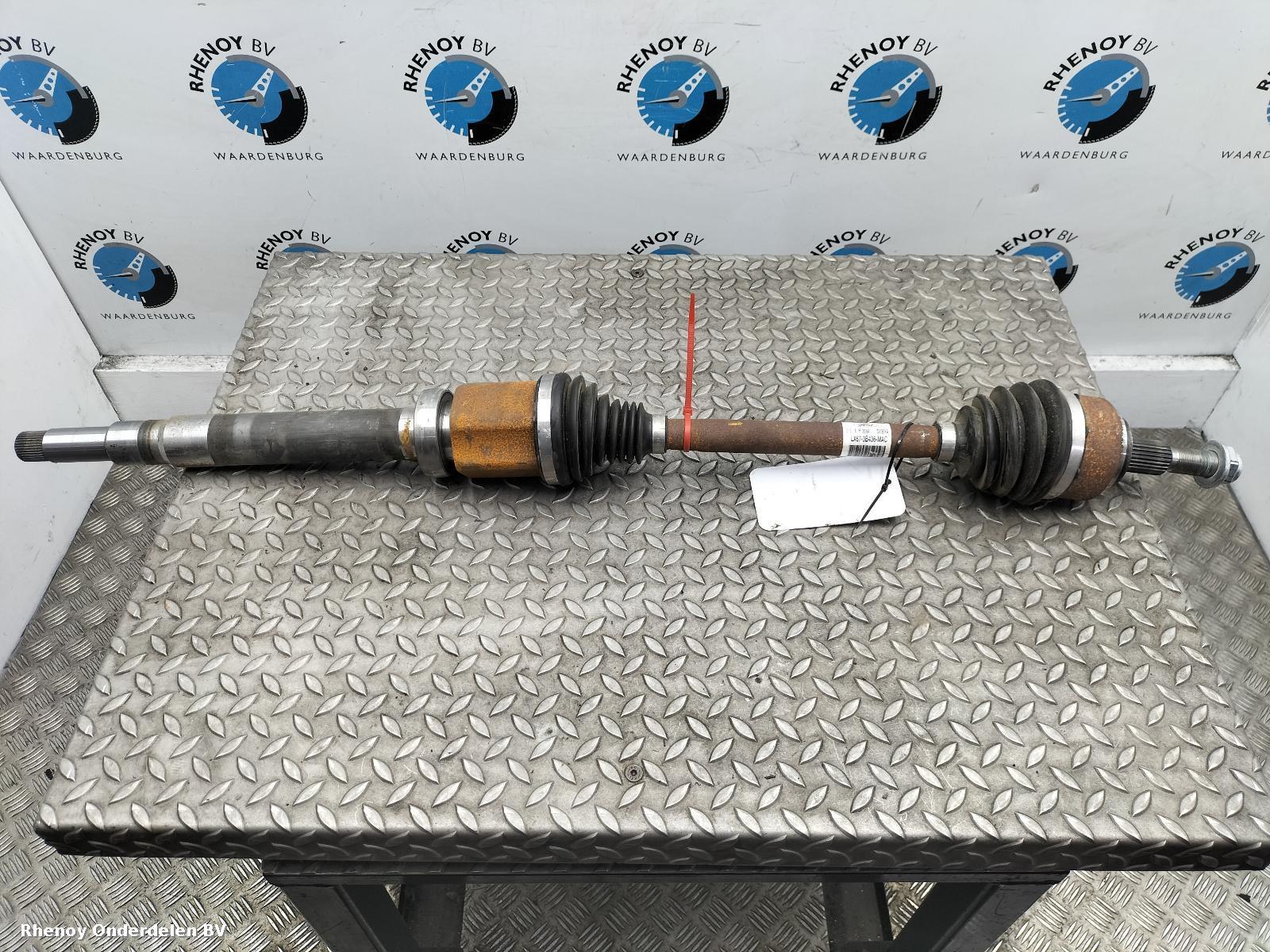 Bekijk Auto-onderdeel AANDRIJFAS R FORD KUGA 2024