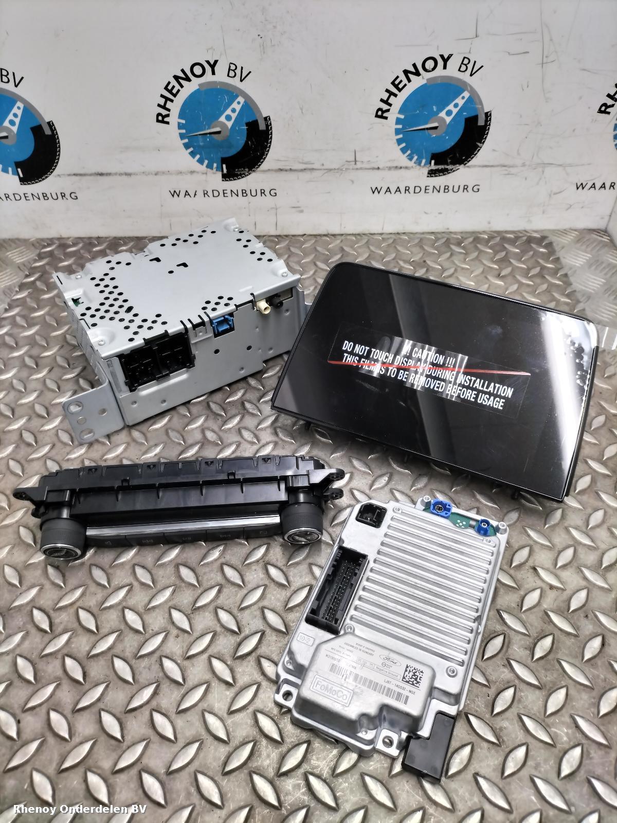 Bekijk Auto-onderdeel NAVIGATIE FORD KUGA 2024