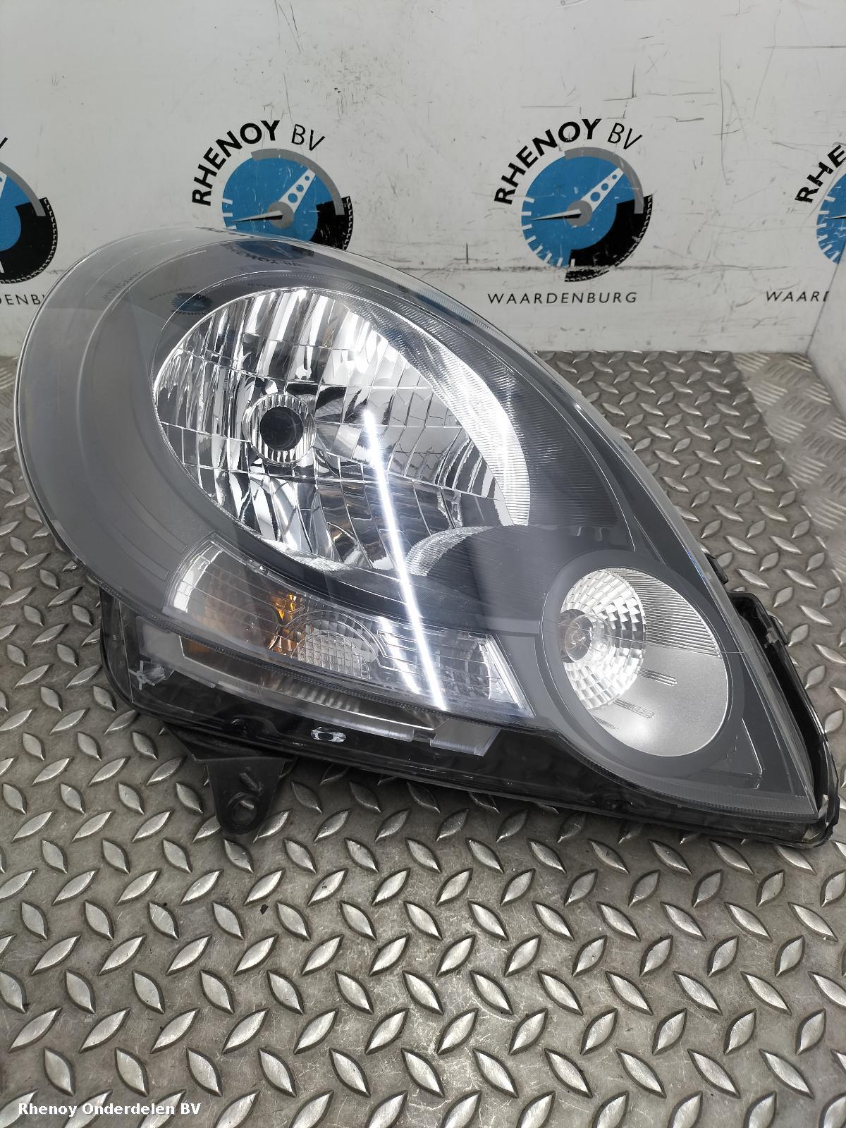 Bekijk Auto-onderdeel KOPLAMP R RENAULT KANGOO 2013
