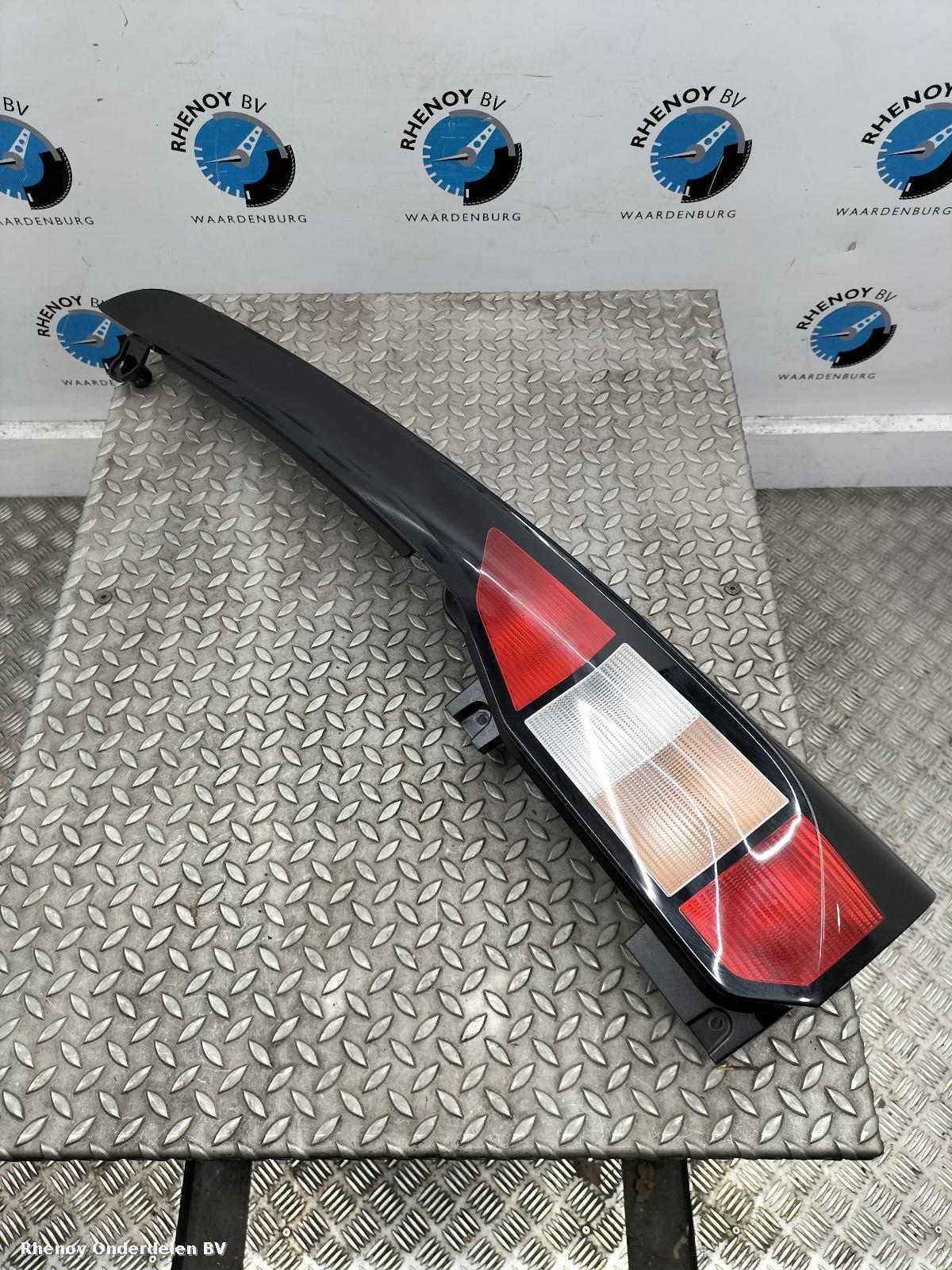 Bekijk Auto-onderdeel ACHTERLICHT R FORD TOURNEO CONNECT 2024