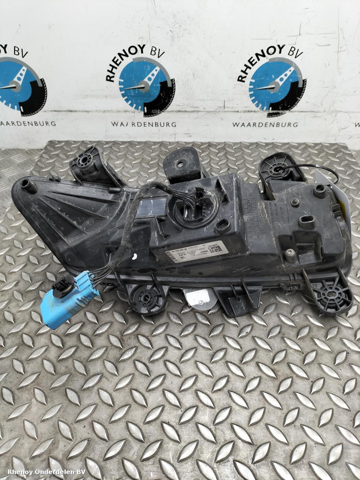View Auto part DAGRIJVERLICHTING R PEUGEOT 3008 2023