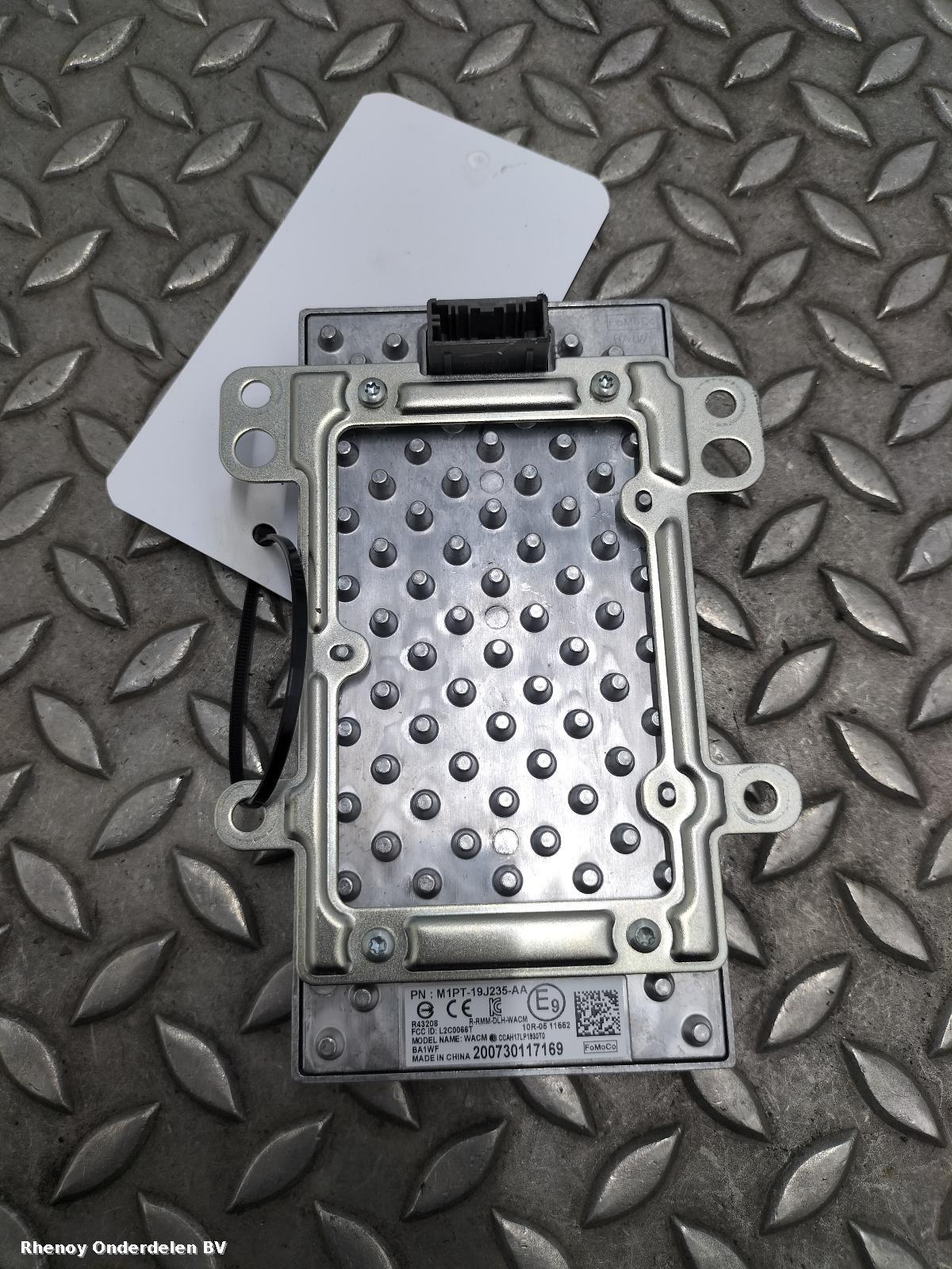 2020 FORD KUGA WIRELESS_PHONE_CHARGER_STATION View Auto part WIRELESS_PHONE_CHARGER_STATION FORD KUGA 2020