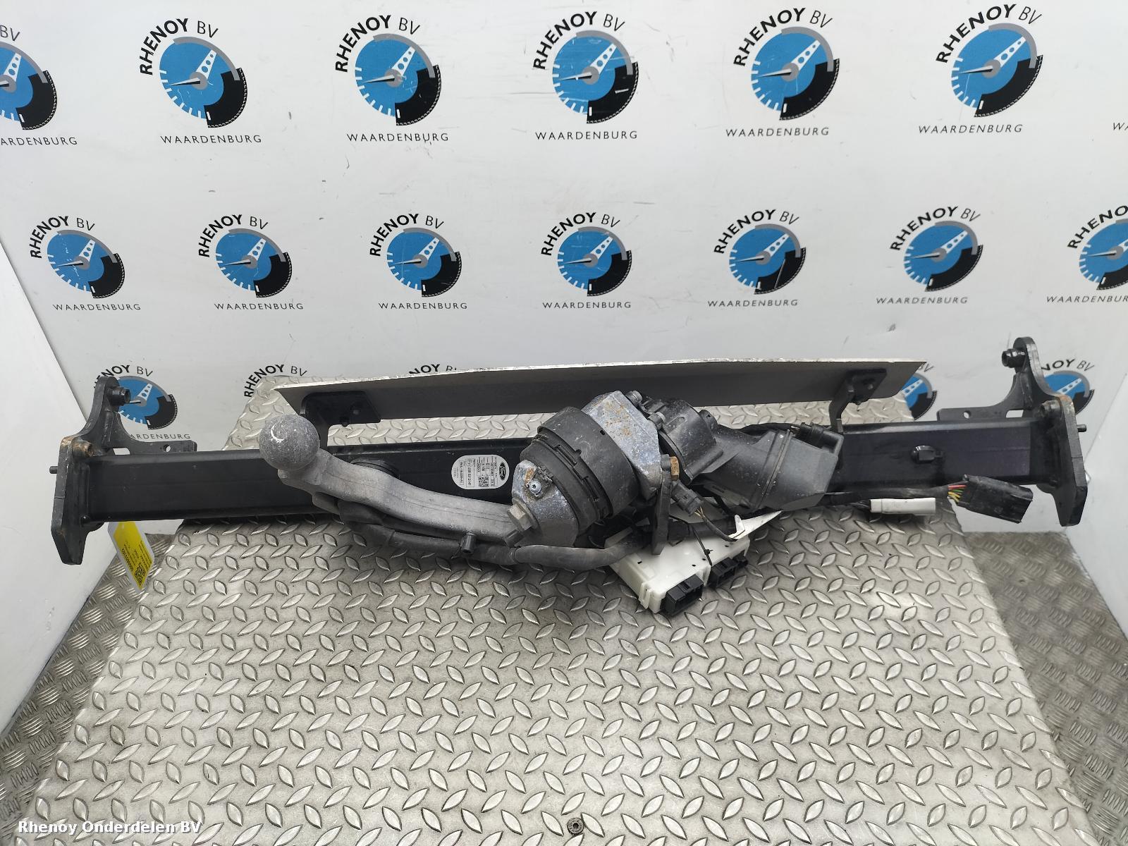 Bekijk Auto-onderdeel TREKHAAK FORD KUGA 2024