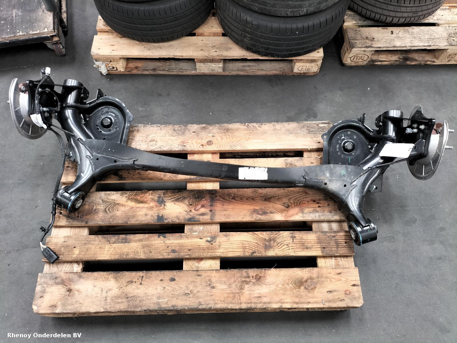 Bekijk Auto-onderdeel STARRE ACHTER AS FORD KUGA 2025