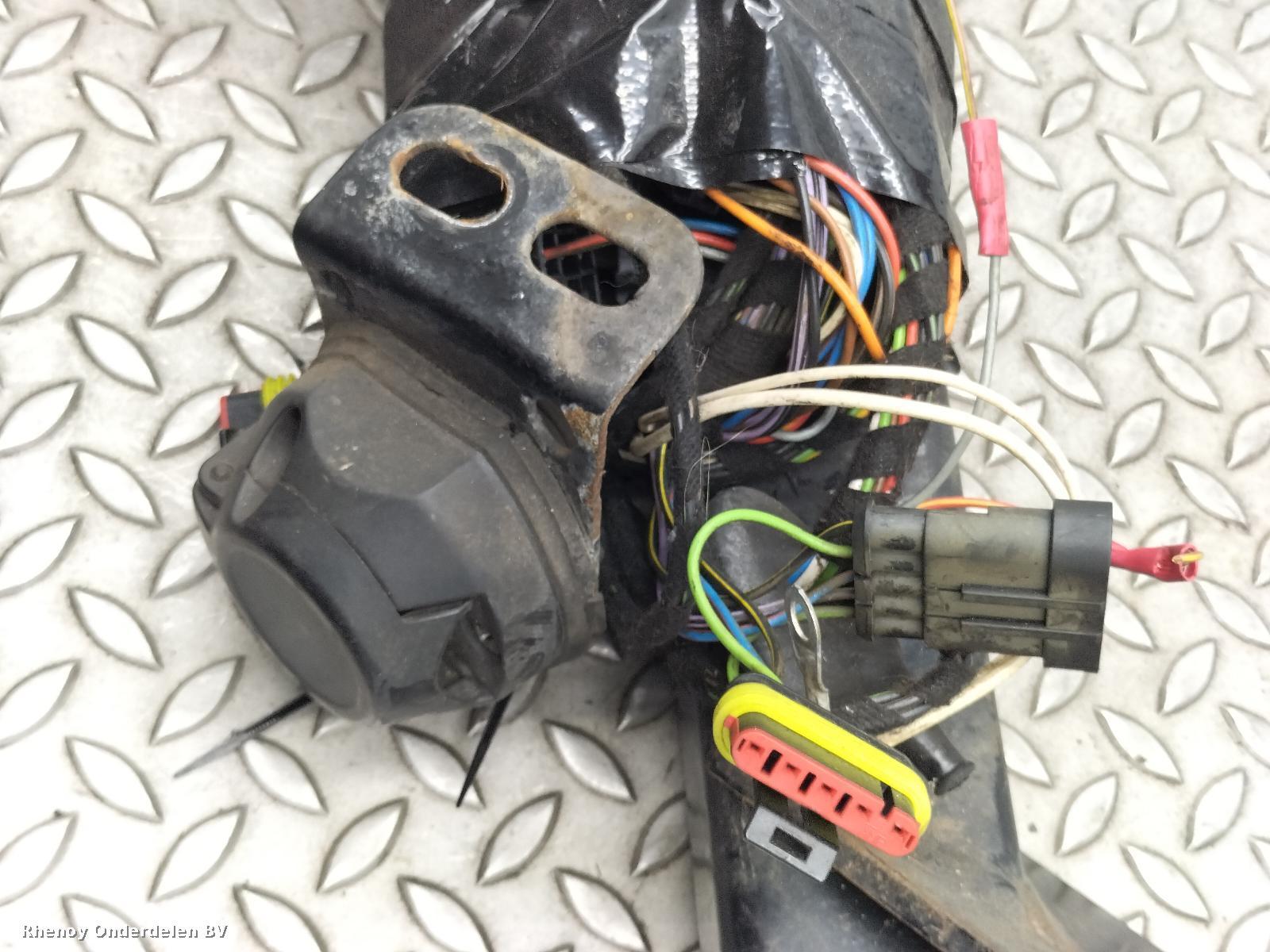 View Auto part TREKHAAK FIAT 500L 2014