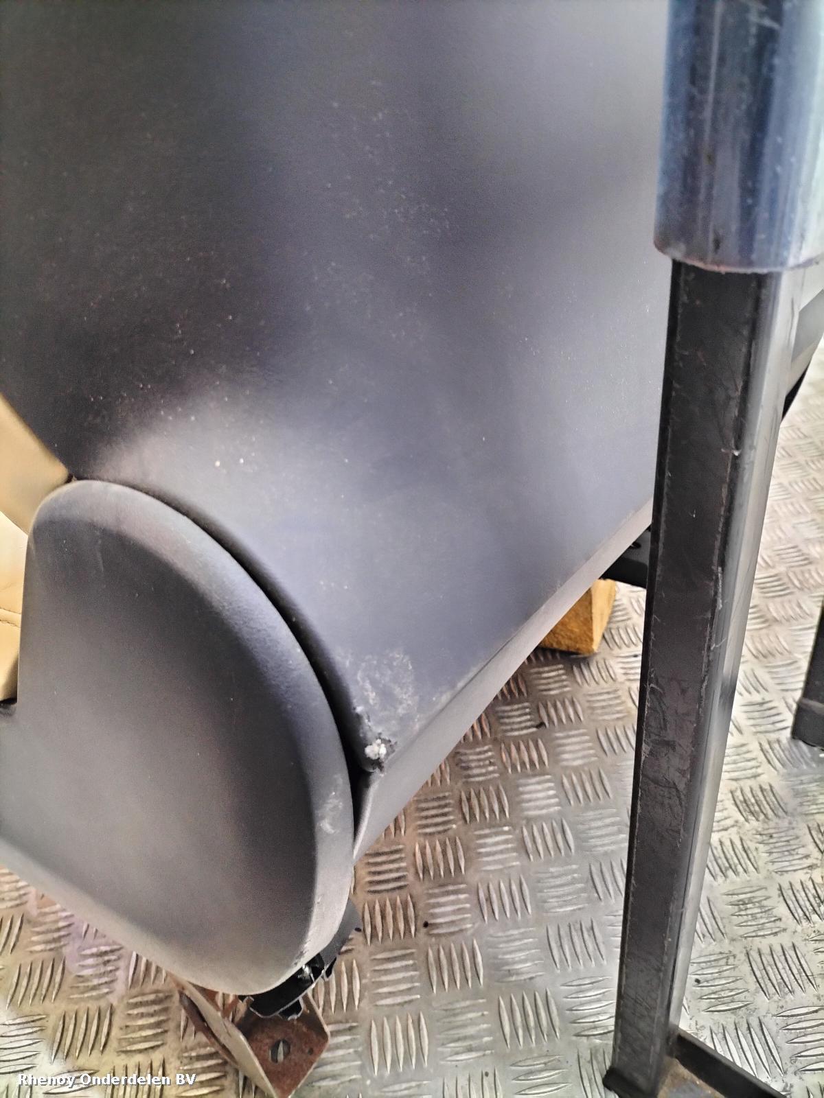 View Auto part STOEL VOOR TESLA MODEL X 2020