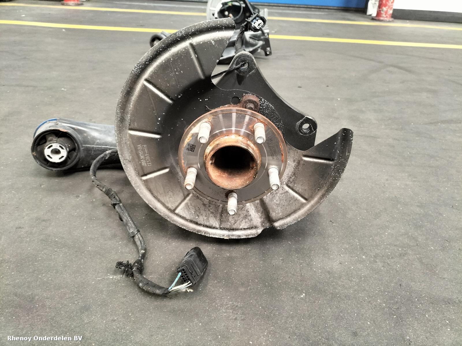 View Auto part STARRE ACHTER AS FORD KUGA 2023
