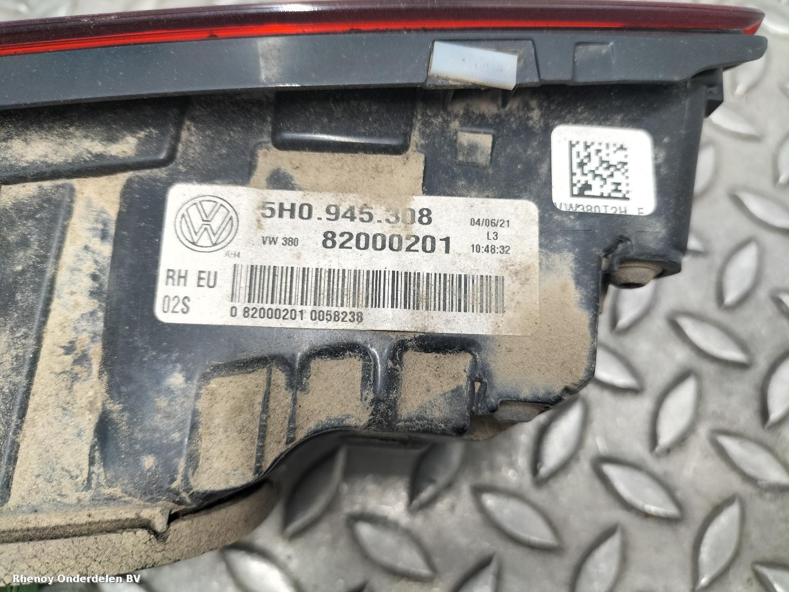 View Auto part ACHTERLICHT R VOLKSWAGEN GOLF 2021