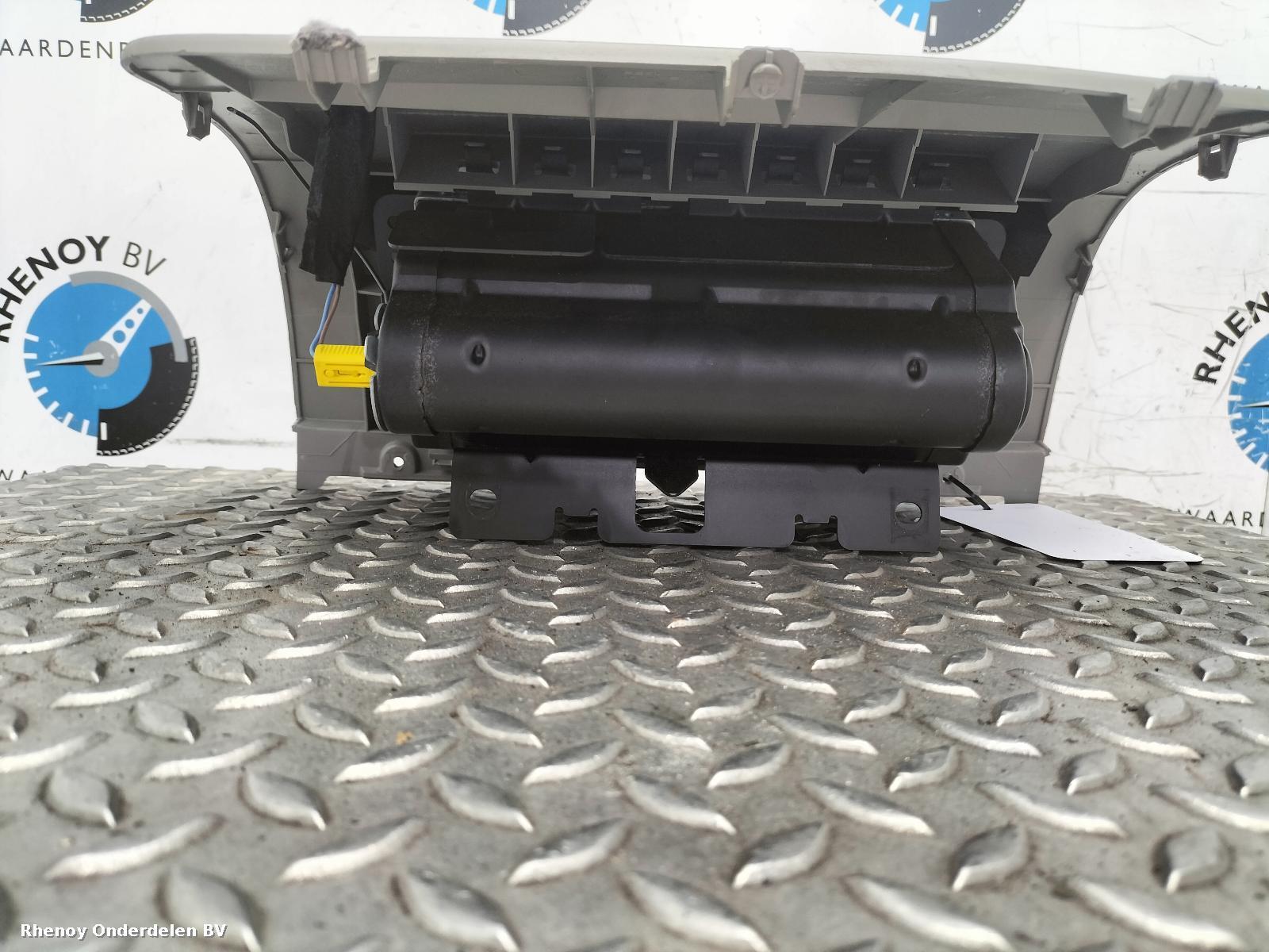 View Auto part AIRBAG RECHTS RENAULT TRAFIC 2013