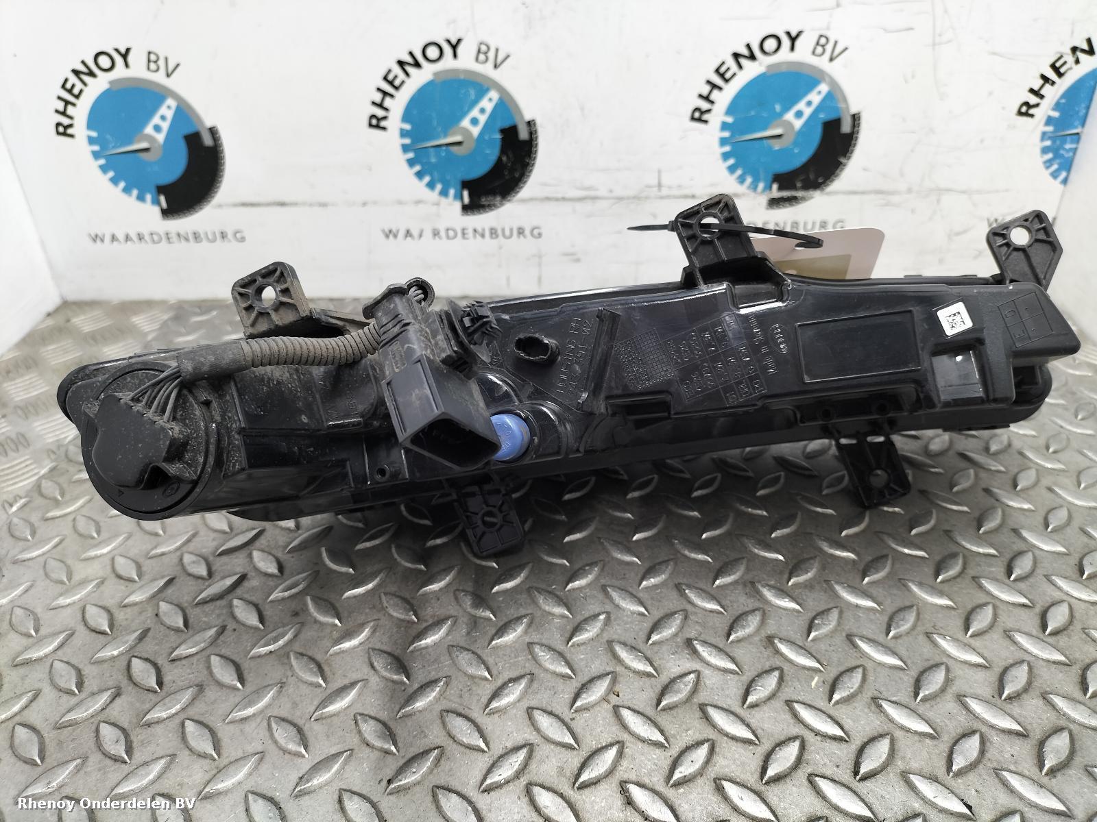 View Auto part R Sidelight/Daytime Running Light (DRL) PEUGEOT 308 2023