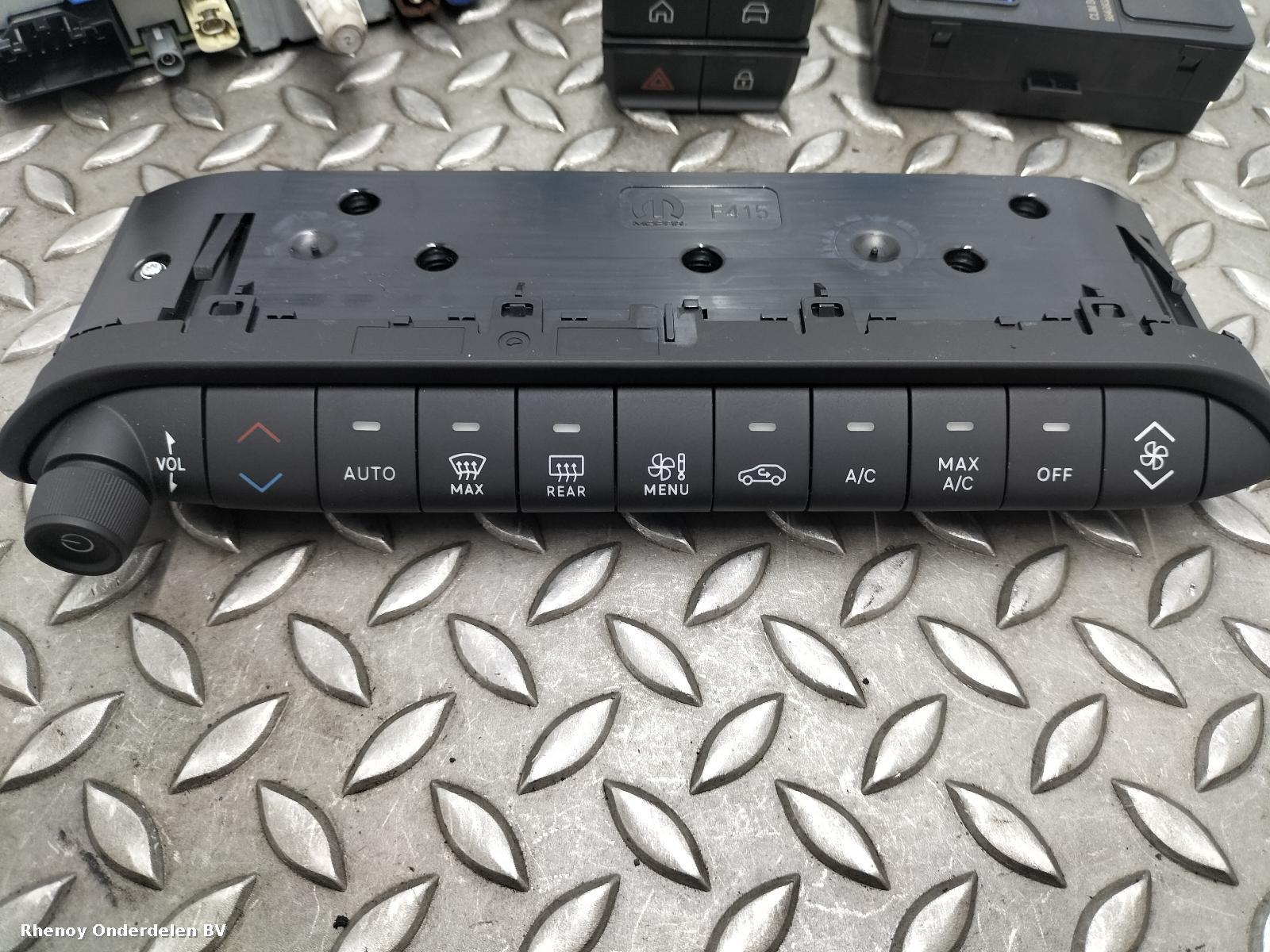 View Auto part NAVIGATIE JEEP AVENGER 2025