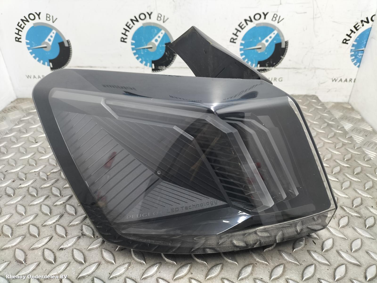 Bekijk Auto-onderdeel ACHTERLICHT L PEUGEOT 3008 2021