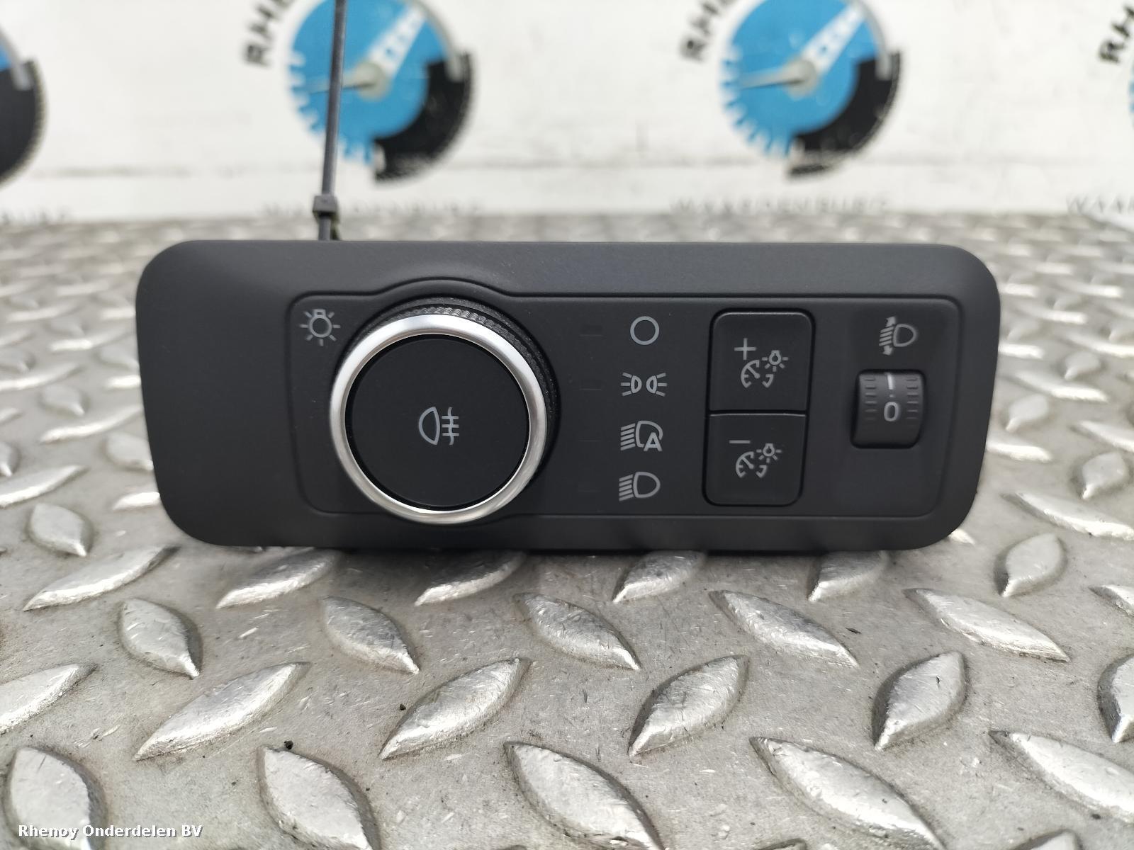 Bekijk Auto-onderdeel SCHAKELAAR VERLICHTING (LOS IN DASHBOARD) FORD KUGA 2024