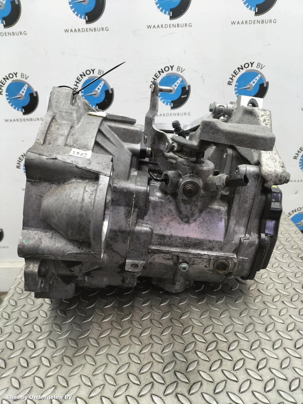 2004 VOLKSWAGEN GOLF TRANSMISSIE / VERSNELLINGSBAK View Auto part TRANSMISSIE / VERSNELLINGSBAK VOLKSWAGEN GOLF 2004