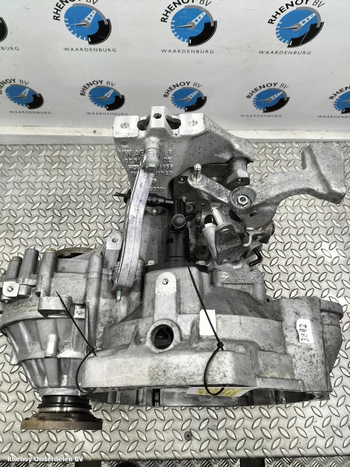 2004 VOLKSWAGEN GOLF TRANSMISSIE / VERSNELLINGSBAK View Auto part TRANSMISSIE / VERSNELLINGSBAK VOLKSWAGEN GOLF 2004