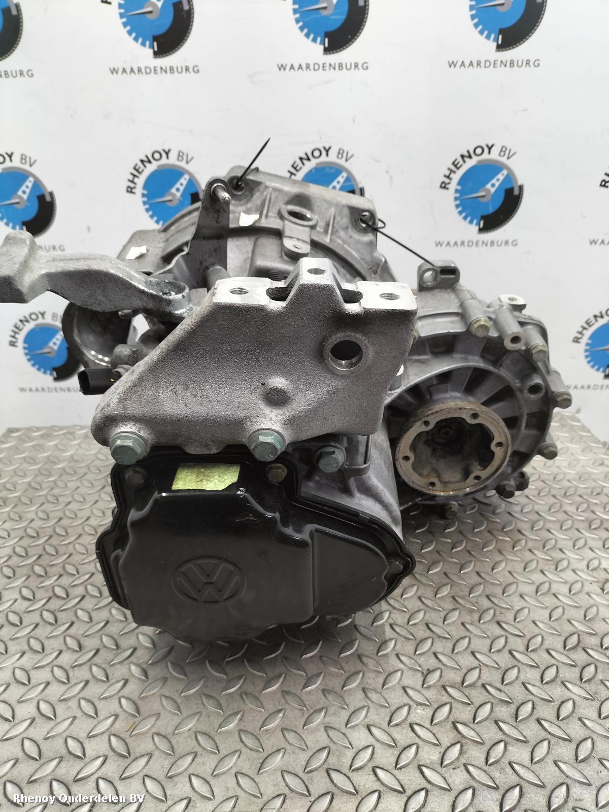 2004 VOLKSWAGEN GOLF TRANSMISSIE / VERSNELLINGSBAK View Auto part TRANSMISSIE / VERSNELLINGSBAK VOLKSWAGEN GOLF 2004